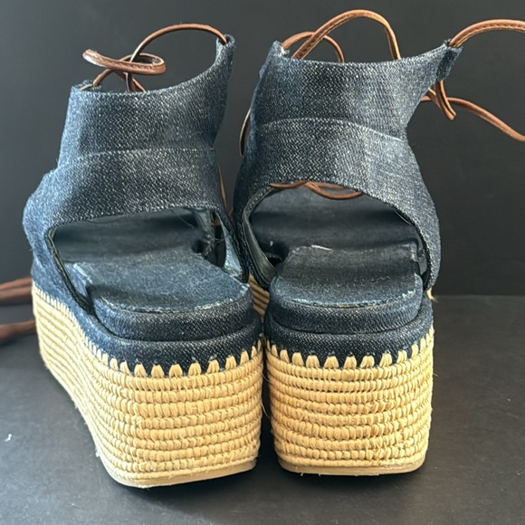 Stuart Weitzman Romanesque Lace-Up Platform Sandal 9 - Picture 16 of 16